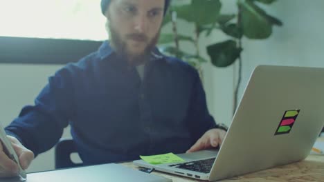 Man-working-in-the-startup-office