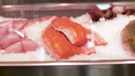 seafood-on-ice-in-fridge-at-fish-shop