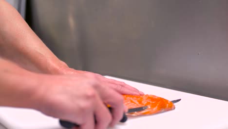 male-chef-slicing-smoked-salmon-fillet-at-restaurant-kitchen