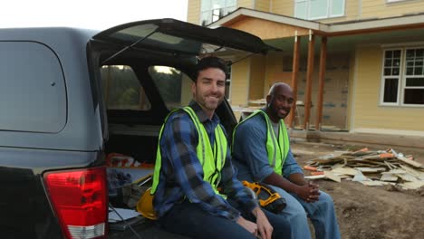 Portrait-of-two-construction-workers