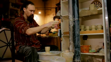 Professional-male-potter-working-in-workshop,-studio