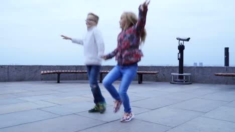 Kids-dancing-fast-dance-outdoors