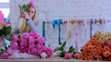 Professional-floral-artist-sorting-flowers-at-studio