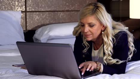 Beautiful-woman-looking-for-information-in-her-laptop