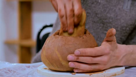 Professionellen-männlichen-Potter-machen-Keramik-Krug