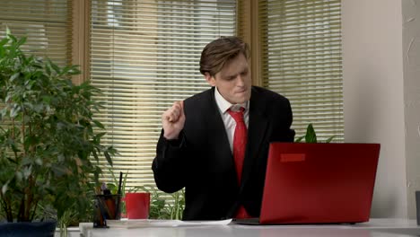 Young-man-in-a-suit-dances-in-the-office,-makes-funny-faces,-fools-around,-rejoices.-Work-in-the-office-concept-60-fps