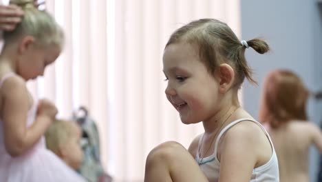 Girl-Getting-Dressed-for-Ballet-Class