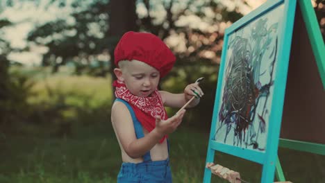 Foto-de-dibujo-de-muchacho-niño-al-aire-libre-en-verano