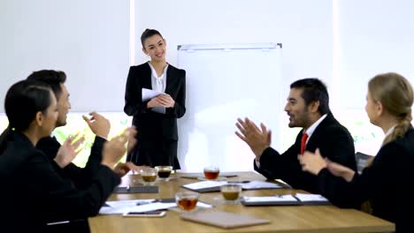 Business-girl-explaining-about-her-project-and-everyone-in-meeting-room-agree-her.