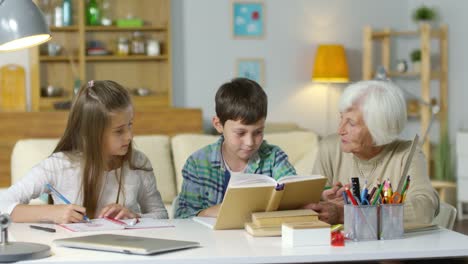 Grandma-Helping-Kids-with-Homework