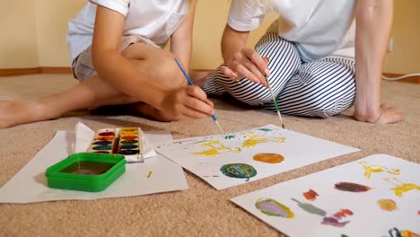 Crop-woman-and-girl-drawing-on-paper