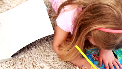 Children-drawing-on-the-floor-together