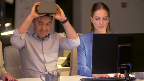 team-with-virtual-reality-headset-at-night-office