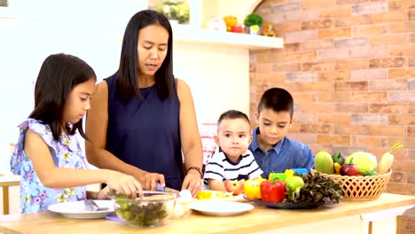 Families-are-happy-with-cooking-instruction