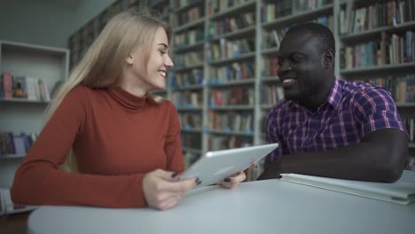 African-american-man-and-caucasian-woman-have-met-in-the-library