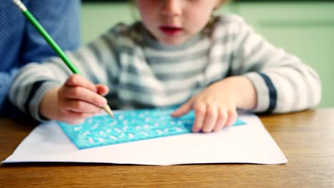 Padre-hijo-de-enseñanza-cómo-escribir-usando-la-plantilla