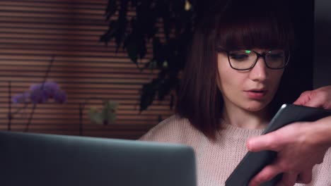 4K-Corporate-Shot-of-a-Business-Woman-Working-on-Computer-and-looking-at-device