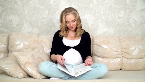 Young-happy-pregnant-woman-reading-the-book