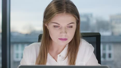 Young-Beautiful-Lady-Looking-at-the-Laptop