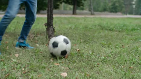 Junge-Fußball-Spieler