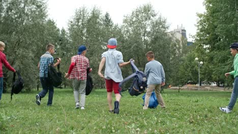 Ausgeführt,-um-Fußball-zu-spielen