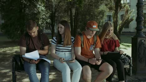 College-students-studying-togehter-on-the-bench