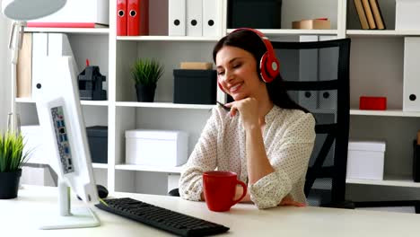 businesswoman-listening-music,-looking-to-monitor-and-waving-hand-at-camera