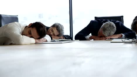 Business-people-sleeping-on-table