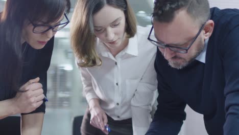 Group-of-employees-are-having-a-conversation-in-meeting-room.