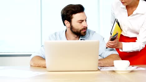 Executive-getting-frustrated-while-working-at-his-desk