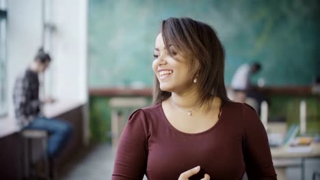 Portrait-of-beautiful-african-woman-smiling-in-modern-office.-Businesswoman-entrepreneur-smiling,-shows-the-thumbs-up