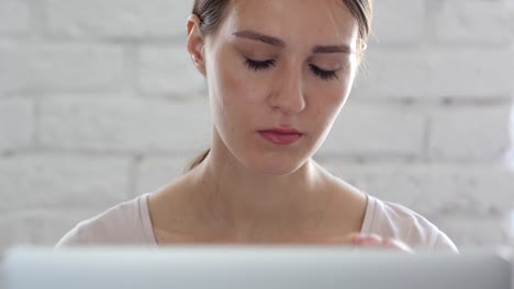 Loss,-Reaction-of-Frustration-by-Woman-in-Loft-Office