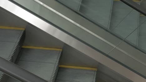 empty-moving-escalator,--mecanic-electic-Stair
