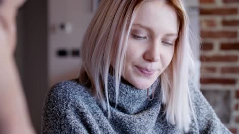 multiethnic-group-of-friends-people-enjoy-having-lunch-or-dinner-meal-together-eating-pizza-indoor-in-modern-industrial-house.-Blond-woman-talking.-4k-handheld-video-shot