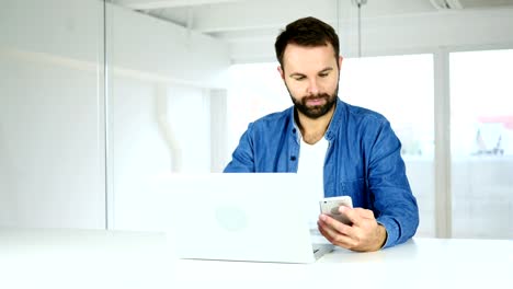 Man-Using-Smartphone,-Typing-Email,-Messaging