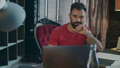 Surprised-man-smiling-while-using-laptop-computer.-Business-man-using-notebook