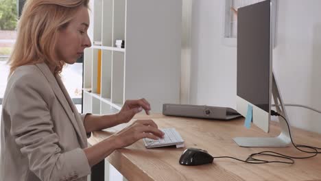 Businesswoman-works-at-home-office.