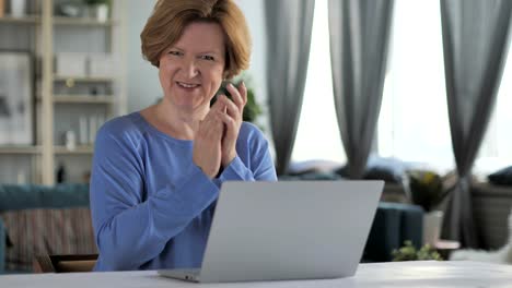 Clapping-Old-Senior-Woman-Looking-at-Camera-at-Work,-Applauding