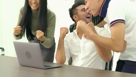 Business-people-team-looking-laptop-computer-and-happy-with-project-success-together.-Concept-of-office-lifestyle.