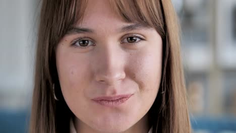 Close-Up-of-Smiling-Casual-Young-Girl-Face