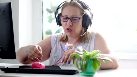 a-woman-50-60-years-old,-at-the-computer