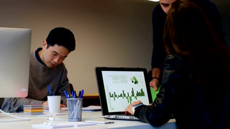 Business-colleagues-interacting-with-each-other-at-desk-4k