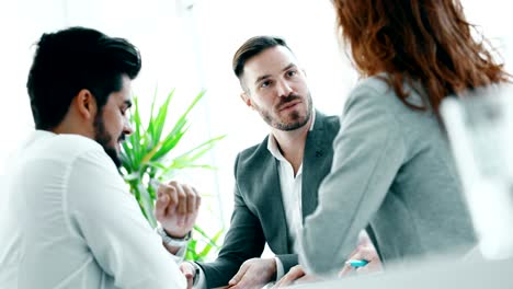 Group-of-business-people-collaborating-in-office