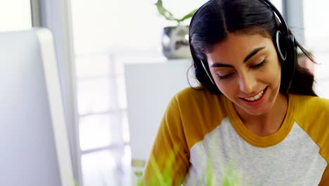 Executive-with-headsets-using-computers-at-desk-in-office-4k