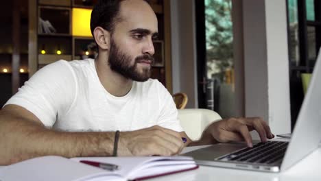 Handsome-business-man-working-at-laptop-computer