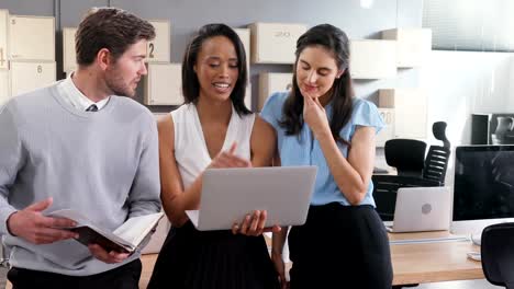 Business-colleagues-discussing-over-laptop-4k