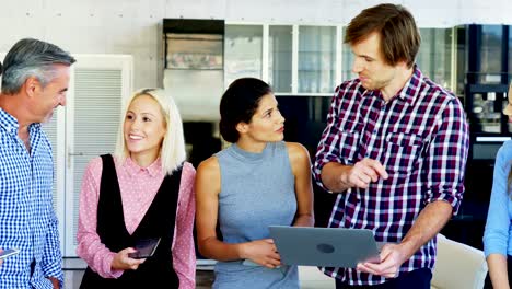 Colleagues-discussing-in-the-office-4K-4k