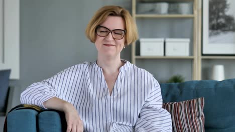 Thumbs-Up-by-Sitting--Senior-Woman