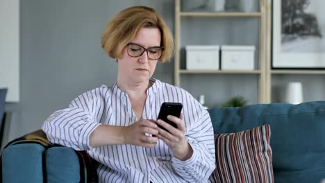 Old-Senior-Woman-Browsing-on-Smartphone,-Using-Internet