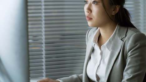 Asian-Businesswoman-Working-with-Desktop-Computer